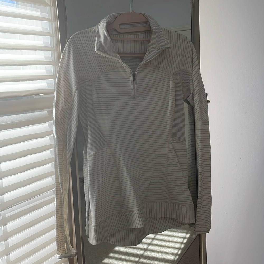 Lululemon Swift long sleeve cream performance